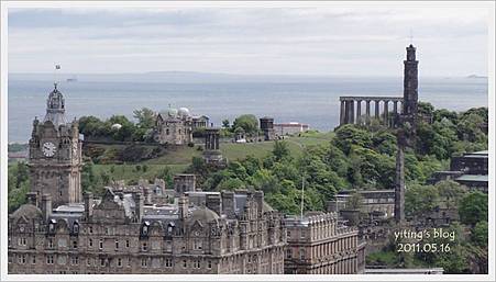 edinburgh castle 10- overlook calton Hill.JPG