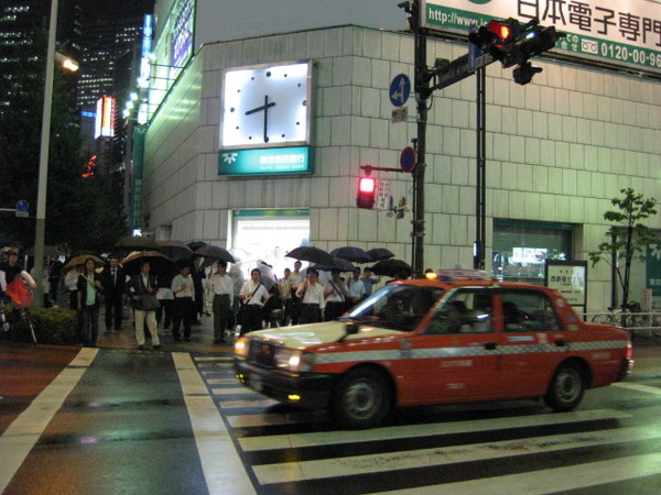 大家都用黑雨傘?