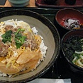 午餐吃豬排丼