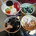 2012.10.13 / best friends 4ever ♥♥♥— 與吳家妤、許肇倫和 Jamie Wang在 Hello Berry Frozen Yogurt Bar