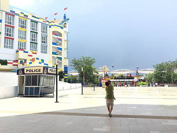 The exterior of the Legoland Hotel. 樂高飯店的外觀。