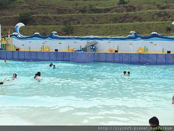 Legoland water park, where you can swim freely with your kids. 在樂高水上樂園盡情地和寶貝們游泳吧！