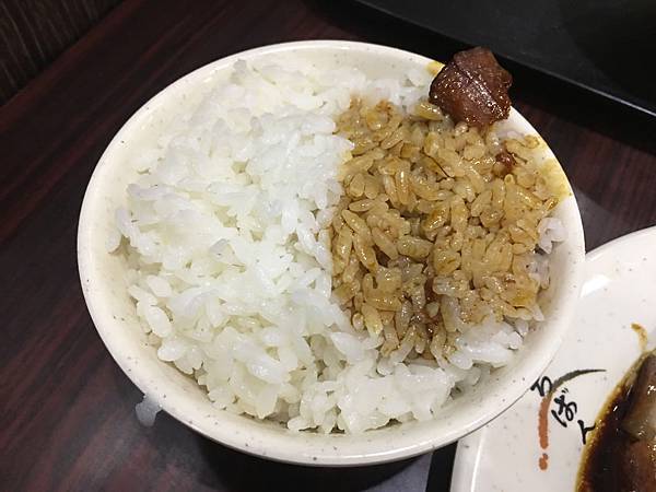 強尼先生愛美食-老牌張豬腳-延三夜市知名排隊老店！-外食大冒險