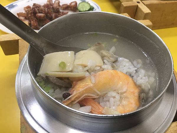 強尼先生愛美食-台北。好食記 | 大同區-嘉義鮑魚海鮮粥 / 炸物-延三夜市-大橋頭捷運站！