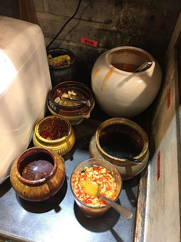 台北 好食記 中山區 阿城鵝肉吉林店 白斬鵝肉 招牌煙燻鵝肉 鵝油拌飯 杏鮑菇香腸 蛤蜊湯 黃金筍