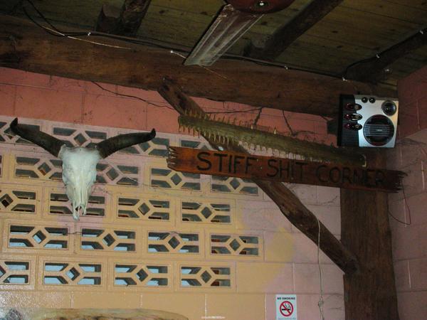 STIFF SHIT CORNER標語