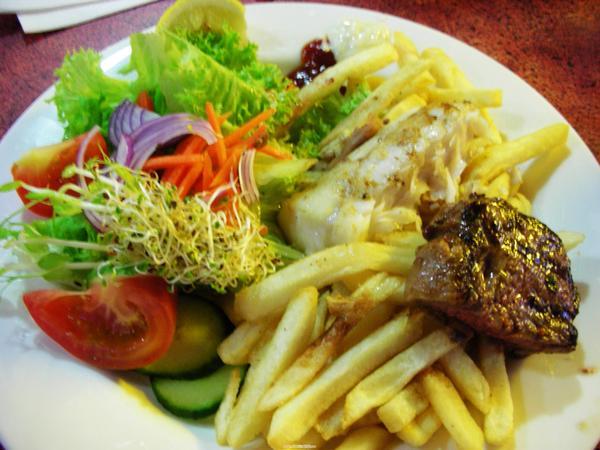 在旅館餐廳點的西餐