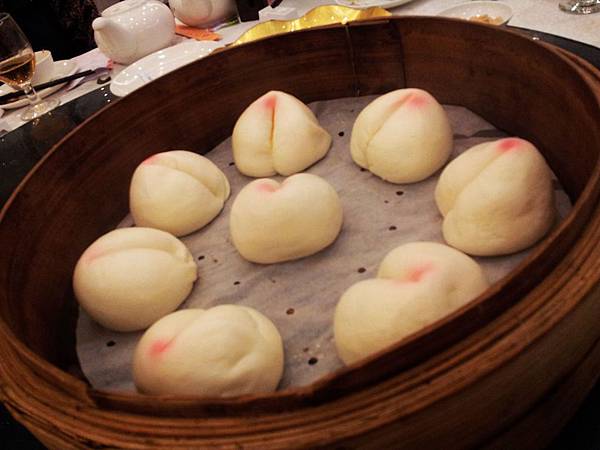 香港的酒樓晚餐之壽桃包
