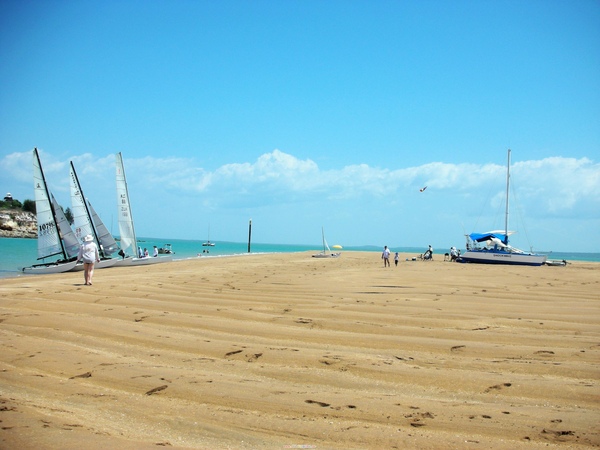 藍天白雲陽光沙灘