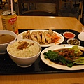 午餐是機場的海南雞飯