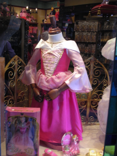 連公主裝都有賣