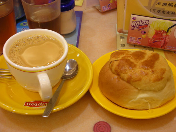 馳名咖啡跟波羅包