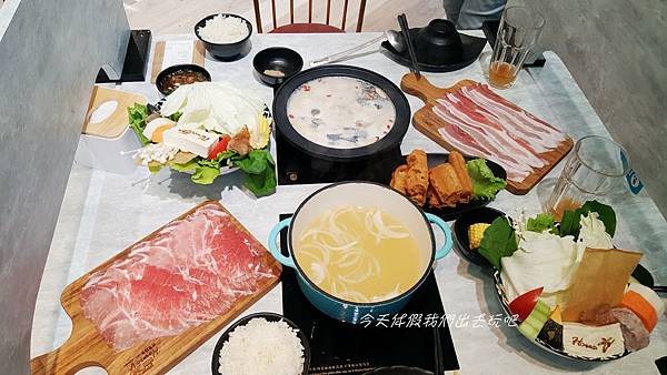 好室鍋物,彰化火鍋,叢林主題牆,大理石桌,打卡名店,究好豬,蒜頭蛤蜊雞,彰化,火鍋,HOUSE V,主題,叢林,打卡,拍照,網美牆