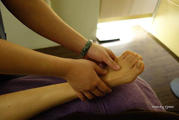 the_pure_spa_stone_massage_toe.jpg