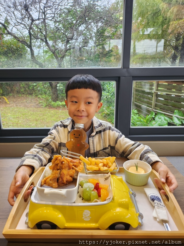 金山朱銘美術館內秘境美食：瑪克的院子環境超美！大吃炸雞薯條披