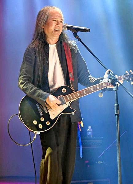 ▪️ 過去的曉戈老師 現在的弘聖上師