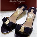 Salvatore Ferragamo 經典款深藍色蝴蝶結低跟涼鞋