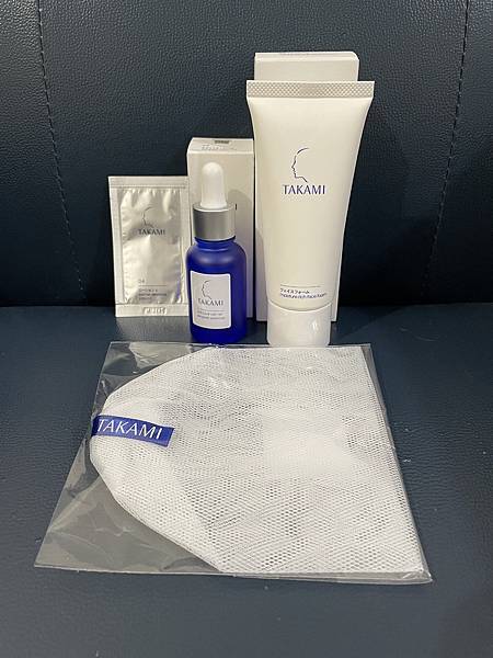 TAKAMI 日本小藍瓶：角質護養領航品牌，新的保養方式，不