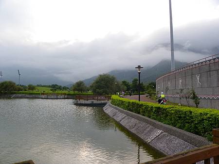 花蓮球場後方水景