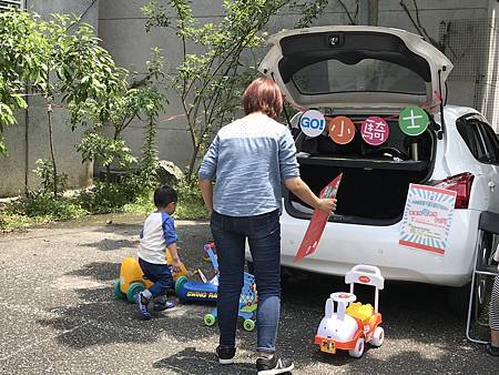  世界書香日& 新象繪本館戶外慶生活動 ~ 後車廂 逗 熱鬧