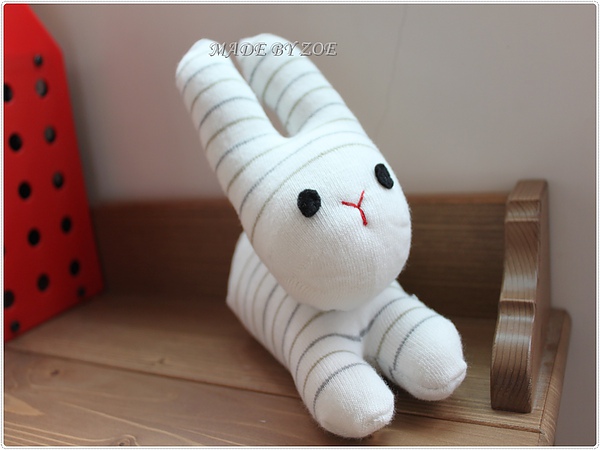 我的第一隻襪娃-白條小兔