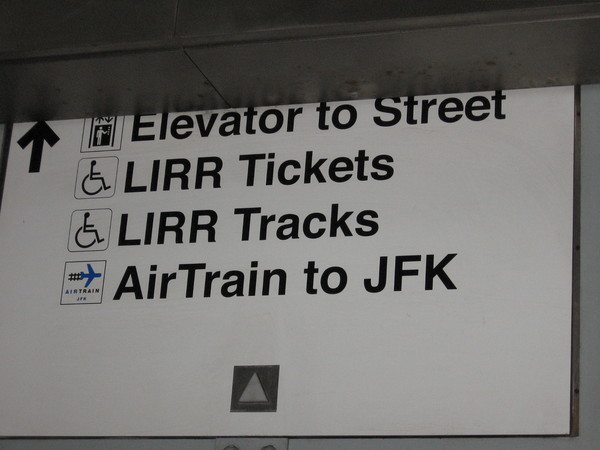 Jamaica 連接 Airtrain, LIRR, &amp; Sunway