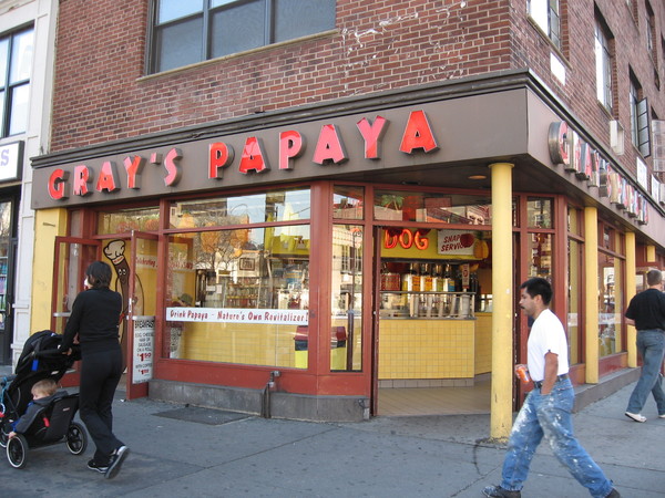 Greenwich Village 的 Gray's Papaya