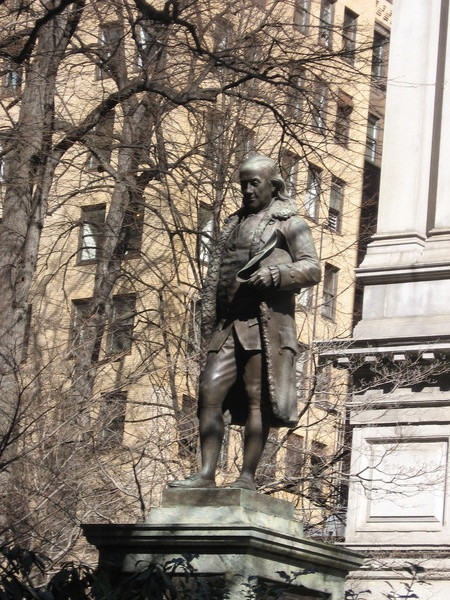  Benjamin Franklin Statue