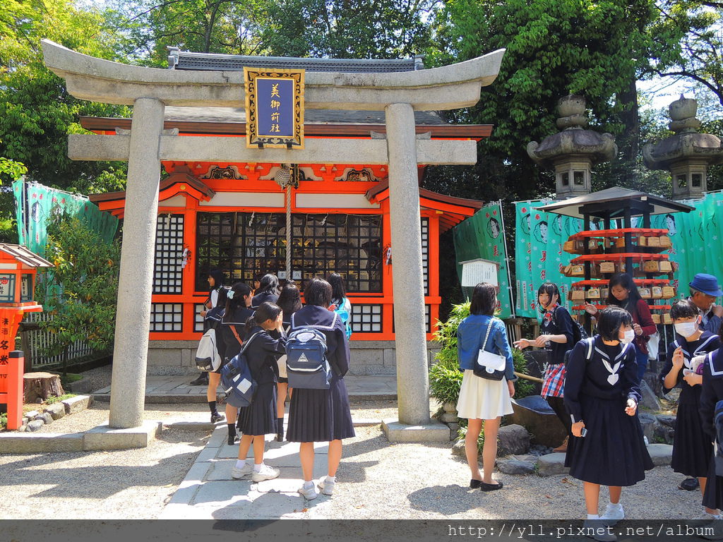 八阪神社 美御前社