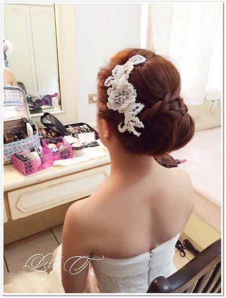 台北新娘秘書Lily左永立 新娘典雅白紗編髮造型 韓風新娘造型  第九大道英式手工婚紗