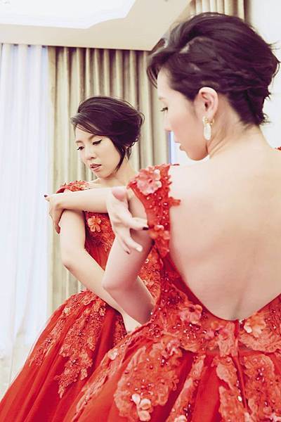 台北新娘秘書Lily左永立 艾兒梁ElleLiang 短髮新娘造型 自助婚紗造型 新娘化妝造型 海外新秘服務 整體時尚彩妝造型 個人彩妝教學