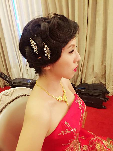 台北新娘秘書Lily左永立 短髮新娘造型 自助婚紗造型 新娘化妝造型 海外新秘服務 整體時尚彩妝造型 個人彩妝教學