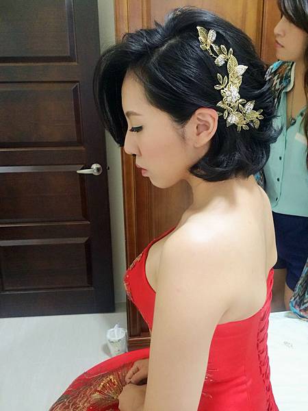 台北新娘秘書Lily左永立 短髮新娘造型 自助婚紗造型 新娘化妝造型 海外新秘服務 整體時尚彩妝造型 個人彩妝教學