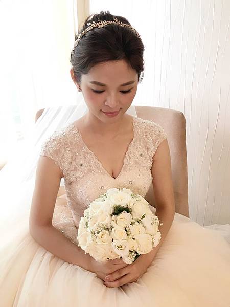 新竹新秘Lily左永立 新娘典雅婚紗造型 自助婚紗造型  新娘化妝髮型 海外新秘服務 整體時尚彩妝造型 個人彩妝教學 小林&郭郭的小夫妻生活
