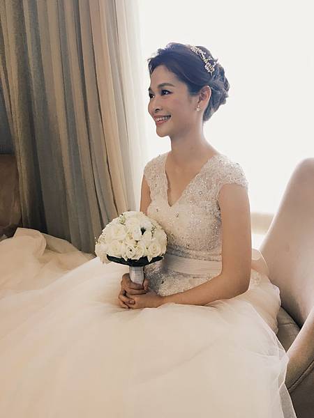 新竹新秘Lily左永立 新娘典雅婚紗造型 自助婚紗造型  新娘化妝髮型 海外新秘服務 整體時尚彩妝造型 個人彩妝教學 小林&郭郭的小夫妻生活
