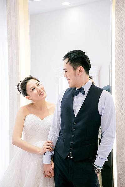 沖繩婚禮新秘 日本沖繩海外婚紗 新娘典雅婚紗造型 海外自助婚紗造型  新娘化妝造型 海外婚禮婚紗造型服務 整體時尚彩妝造型 個人彩妝教學 Bridalhairandmakeup 沖繩教堂婚禮 Phiphotostudio