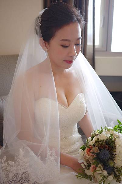 台北桃園新秘 新娘典雅婚紗造型 歐美新娘造型 自助婚紗造型  新娘化妝髮型 海外婚禮婚紗新秘服務 整體時尚彩妝造型 個人彩妝教學 美式風格造型