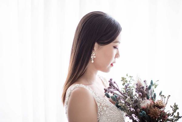 台北新秘推薦 新娘化妝髮型 美式新娘造型 海外婚禮婚紗新秘 新娘淡妝 樂許婚紗 Lechicbridal  個人彩妝教學 美式風格婚紗 weddingstyle bridalstylist Phiphotostudio 