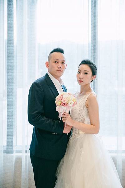 台北新秘推薦 新娘宴客造型  新娘盤髮 新娘化妝髮型 婚禮造型風格 海外婚禮婚紗新秘 個人彩妝教學 新娘包頭 bridalhair bridalmakeup 樂許 lechicbridal