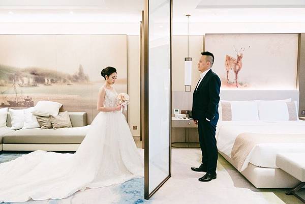 台北新秘推薦 新娘宴客造型  新娘盤髮 新娘化妝髮型 婚禮造型風格 海外婚禮婚紗新秘 個人彩妝教學 新娘包頭 bridalhair bridalmakeup 樂許 lechicbridal