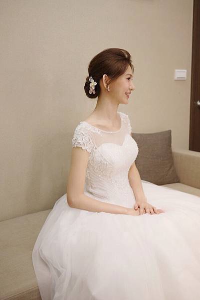 台北新秘推薦 新娘宴客造型 韓風新娘盤髮 新娘化妝髮型 婚禮造型風格 海外婚禮婚紗新秘 個人彩妝教學 新娘包頭 bridalhair bridalmakeup 台北新秘推薦 新娘宴客造型 韓風新娘盤髮 新娘化妝髮型 婚禮造型風格 海外婚禮婚紗新秘 個人彩妝教學 新娘包頭 bridalhair bridalmakeup