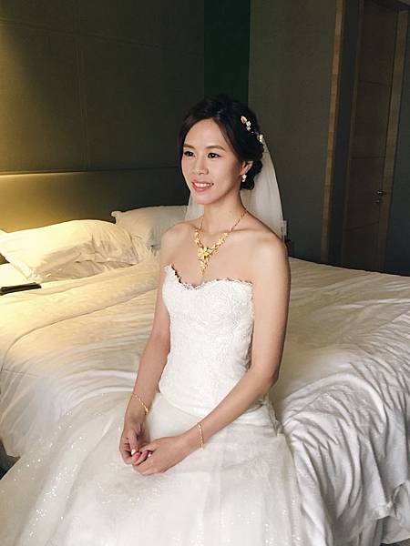 新竹新秘推薦 新娘宴客造型  文定造型 新娘化妝髮型 海外婚禮婚紗新秘 個人彩妝教學 新娘包頭 bridalhair bridalmakeup 新竹喜來登