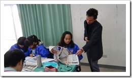 授課過程中給予學生指導 授課過程中給予學生指導