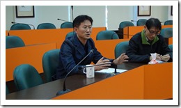 崔宇華博士給予江老師教學指導 崔宇華博士給予江老師教學指導