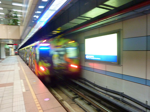 MRT。板南線，伯朗雨林咖啡捷運彩繪列車