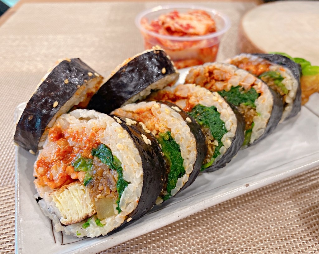 台中西區 || 韓國老闆的「首爾飯桌」・道地韓式紫菜飯捲，還有韓式鍋物及韓國泡麵