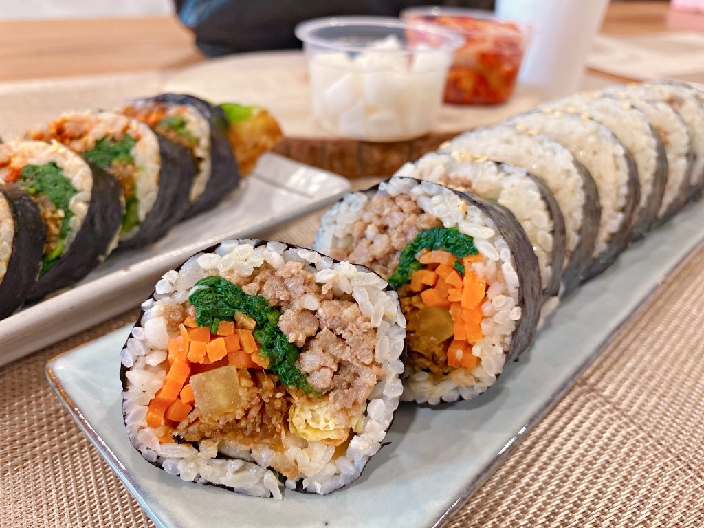 台中西區 || 韓國老闆的「首爾飯桌」・道地韓式紫菜飯捲，還有韓式鍋物及韓國泡麵