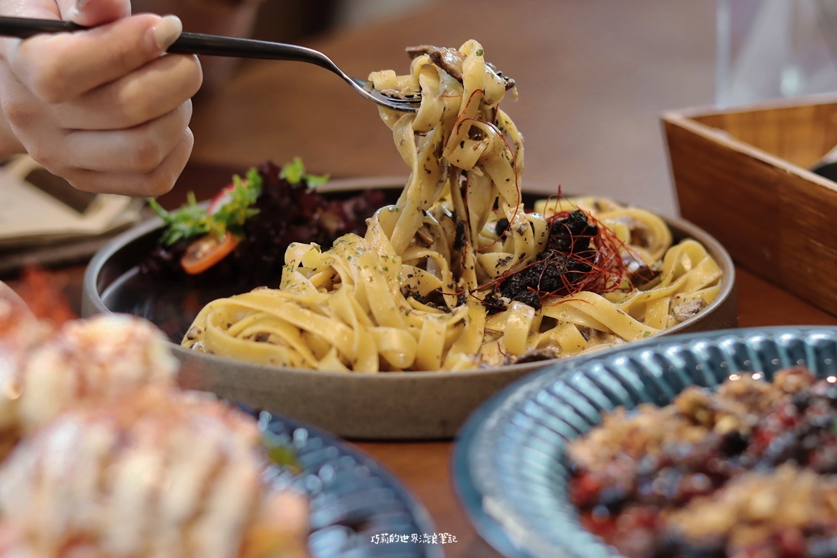 AT THREE CAFE | 勤美巷弄的人氣咖啡館,招牌寬扁麵還有限量甜點都不能錯過!