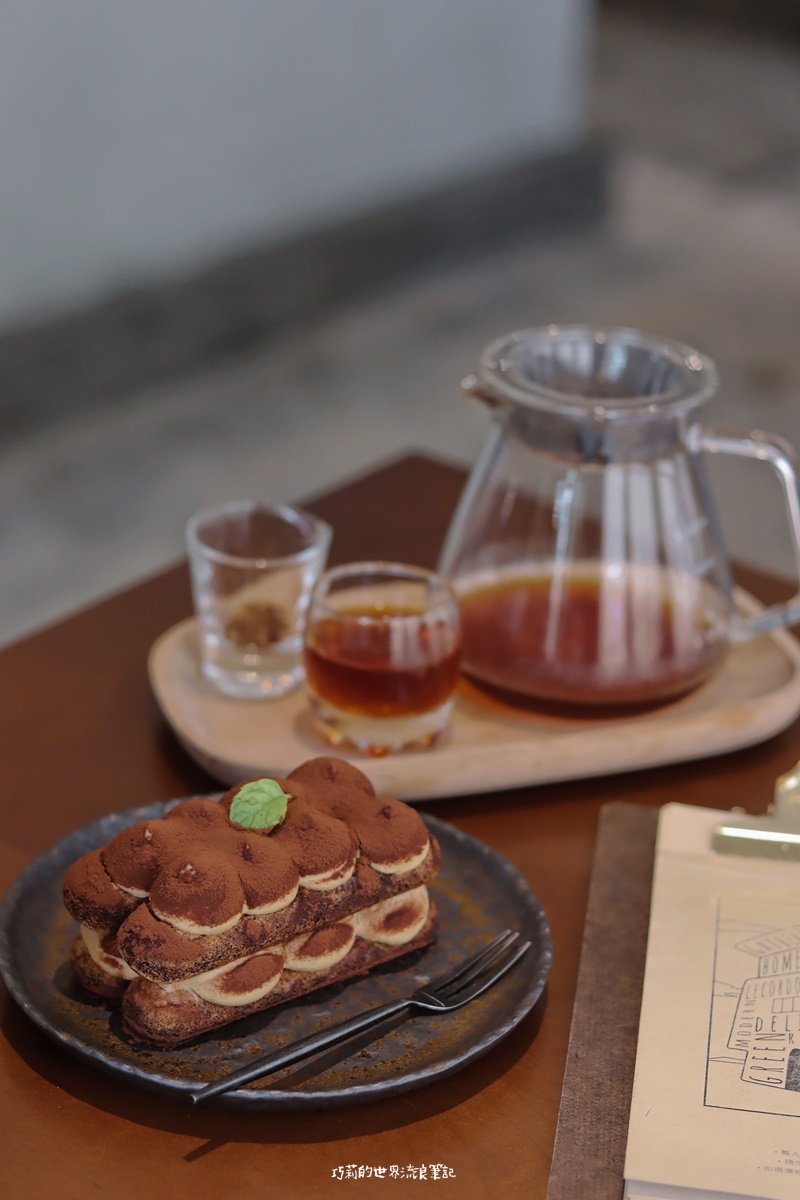 AT THREE CAFE | 勤美巷弄的人氣咖啡館,招牌寬扁麵還有限量甜點都不能錯過!