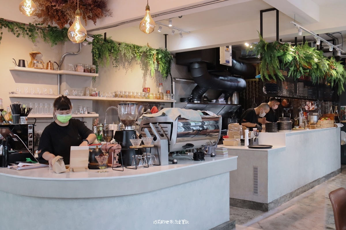 AT THREE CAFE | 勤美巷弄的人氣咖啡館,招牌寬扁麵還有限量甜點都不能錯過!